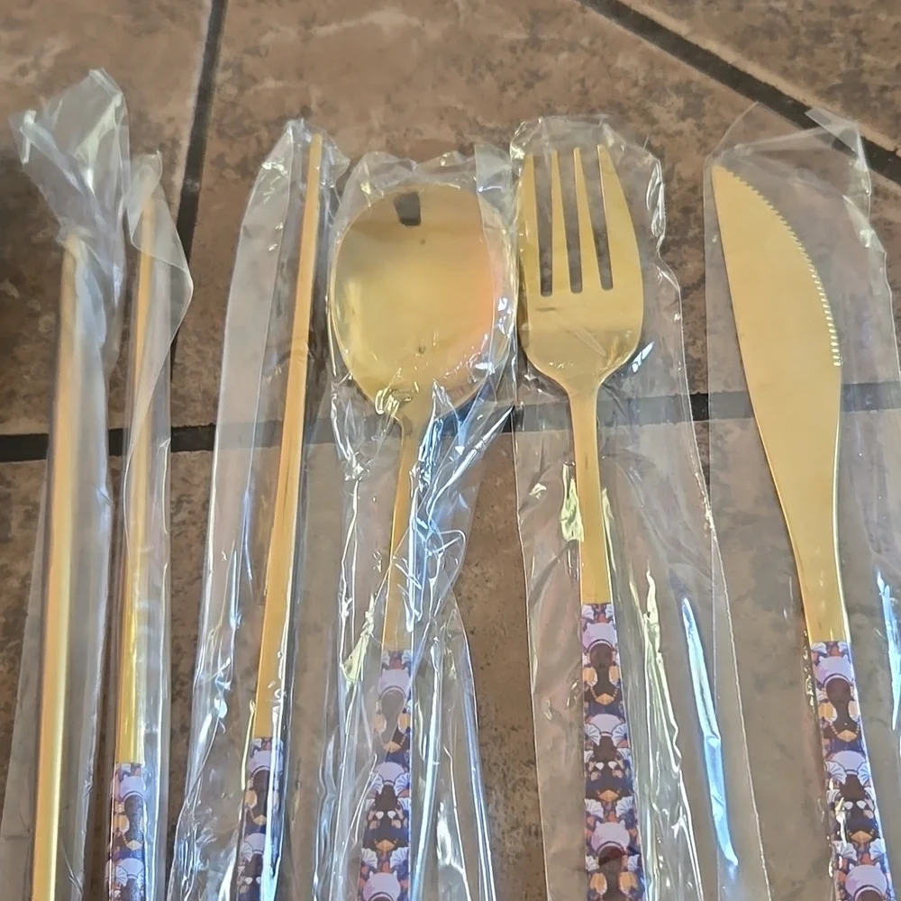 IZZY&LIV Travel Untensil & Straw Set.    ⭐️✨️  NEW  ⭐️